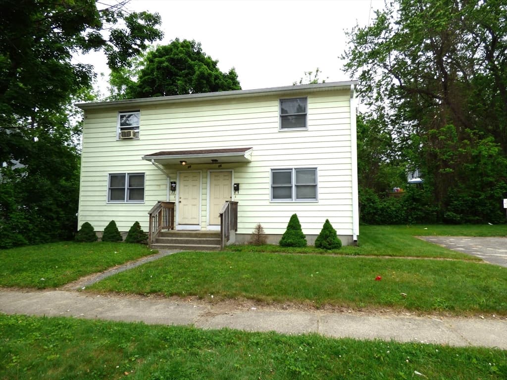 26-28 Daniel St, Springfield MA 01151