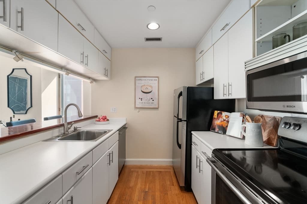 Condominium at 2 Clarendon St # 302, Boston MA 02116, photo 15 of 35