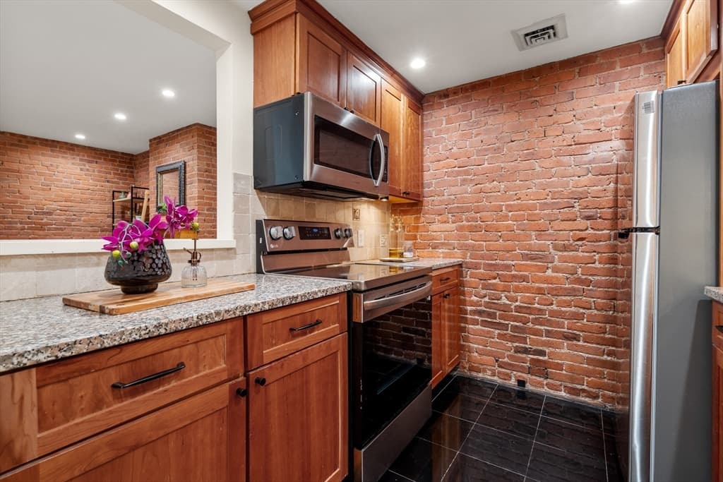 Condominium at 103 Gainsborough St # 108, Boston MA 02115, photo 6 of 22