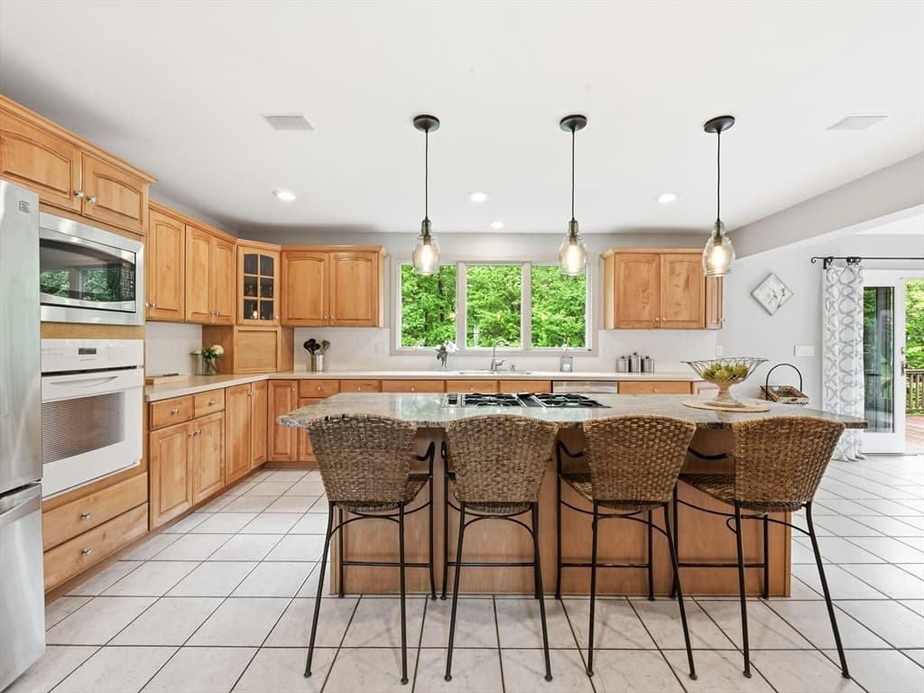 48 Hummingbird Lane, Swansea MA 02777 photo 15