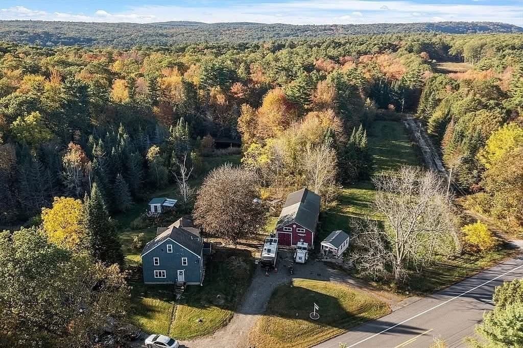 63 Gardner Rd, Hubbardston MA 01452