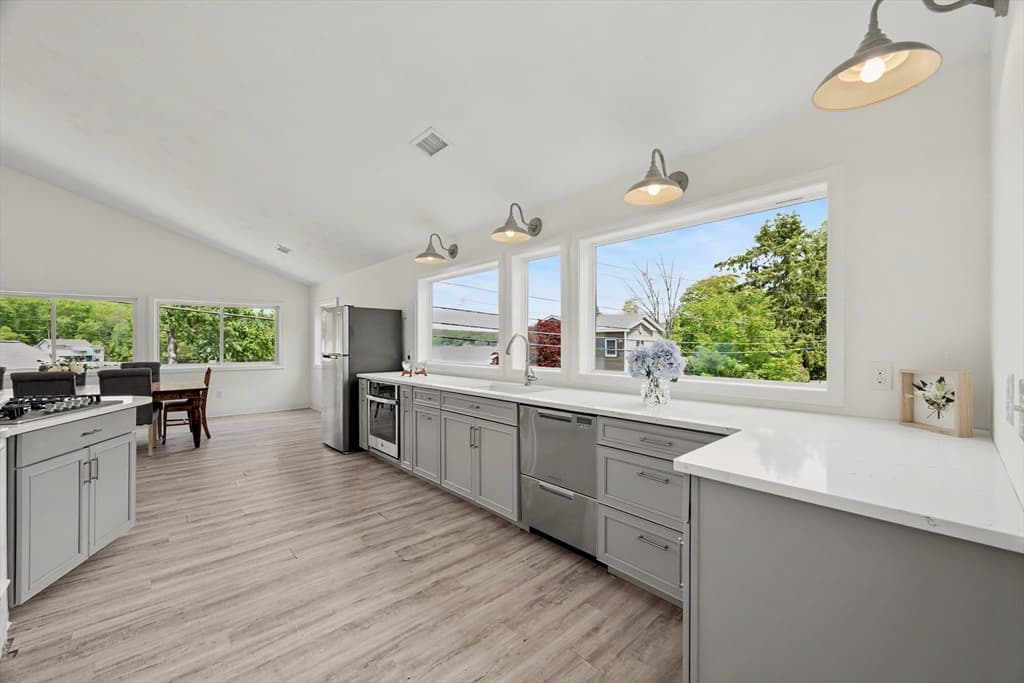 Single Family Residence at 6 Wilson Ave, Spencer MA 01562, photo 8 of 28
