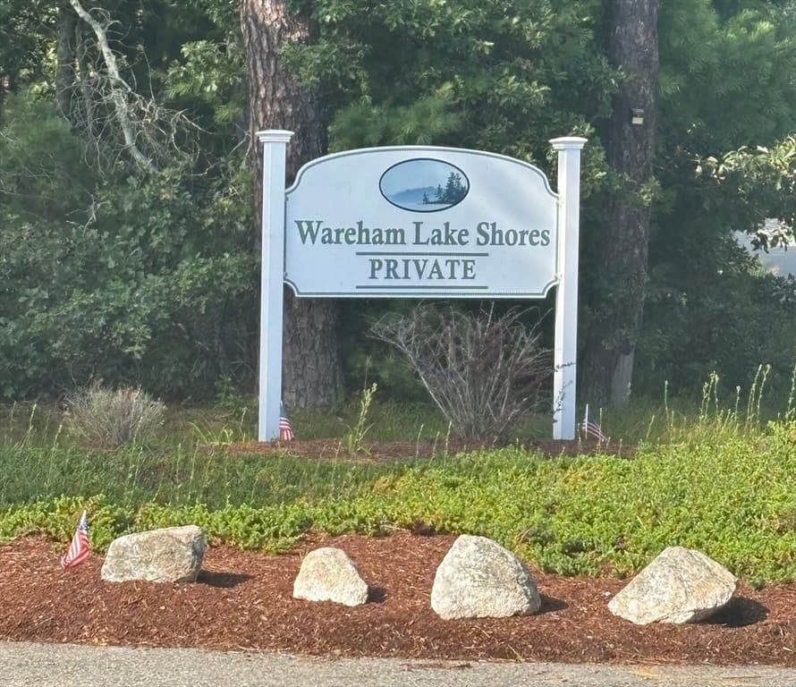 8 Blackbird Ave, Wareham MA 02538