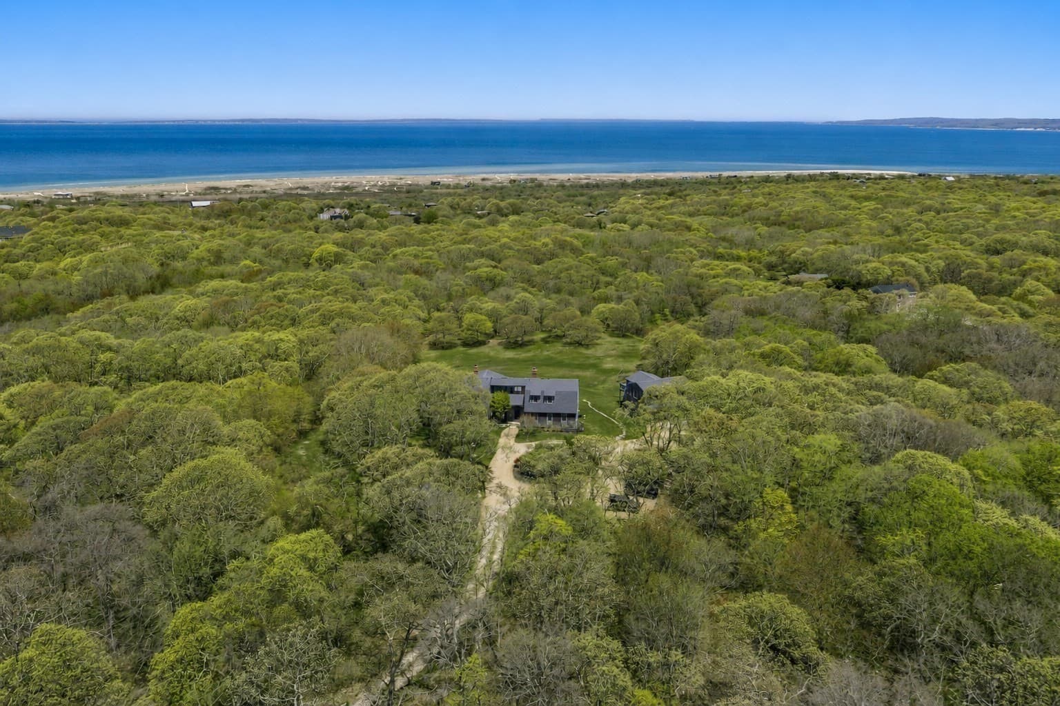 Single Family Residence at 19 Locust Ln, Aquinnah MA 02535, photo 9 of 42