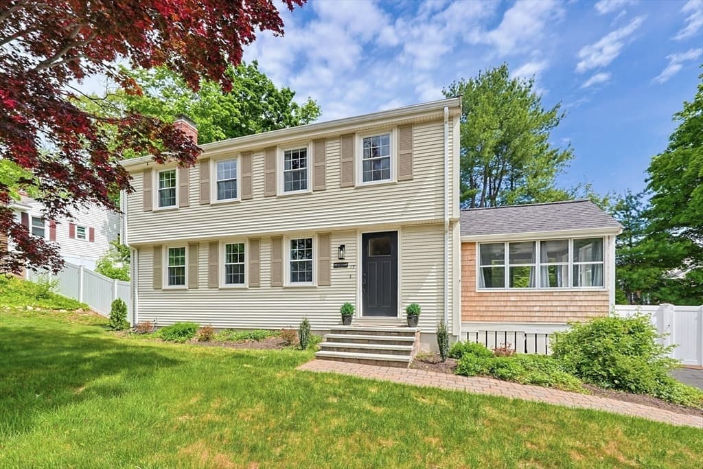 15 Calvin Rd, North Attleboro MA 02760
