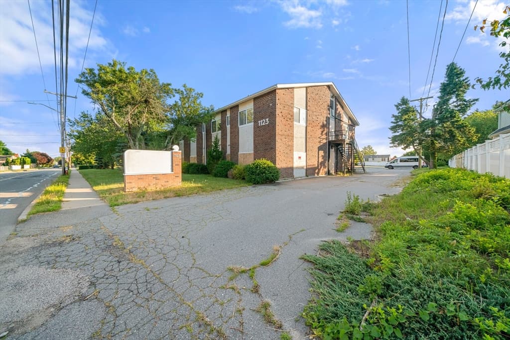 1123 Rockdale Ave, New Bedford MA 02740 photo 4