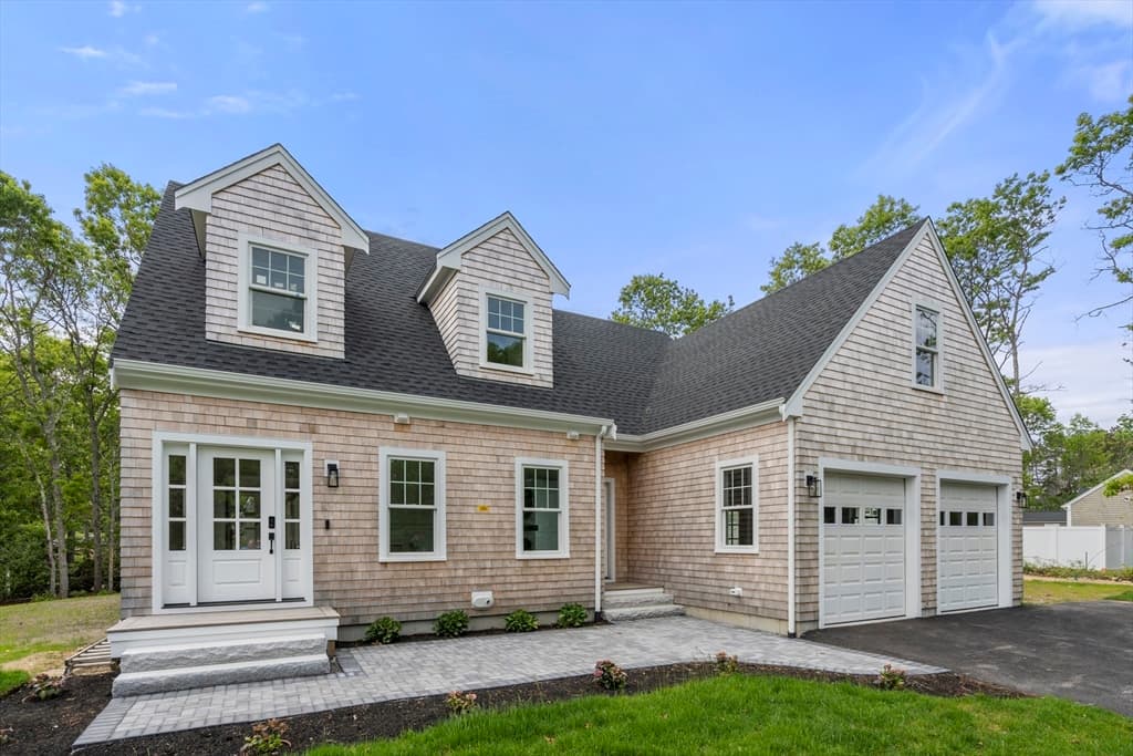 10 Laurel Ln, Sandwich MA 02644