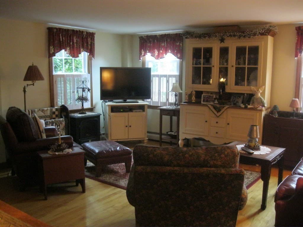 3 Family at 8-10 Pleasant Street, Leicester MA 01524, photo 19 of 34
