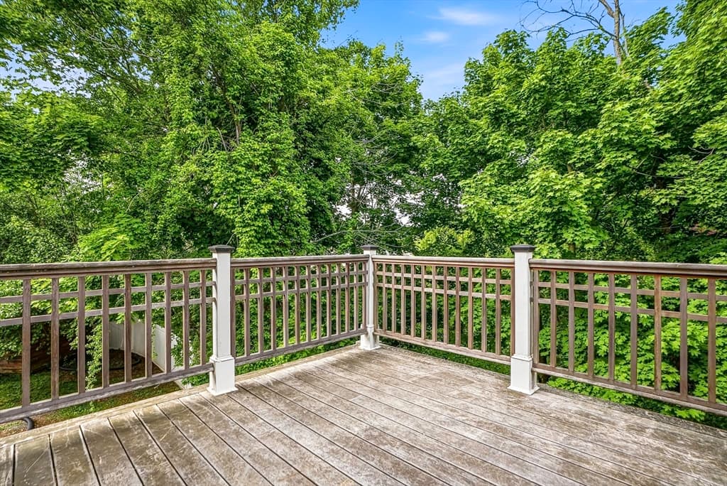 Single Family Residence at 4 Shawkemo Path, Franklin MA 02038, photo 6 of 22