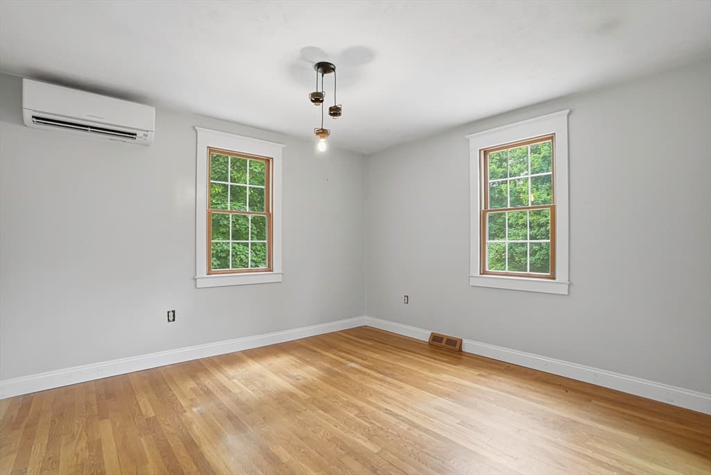 Single Family Residence at 4 Shawkemo Path, Franklin MA 02038, photo 13 of 22