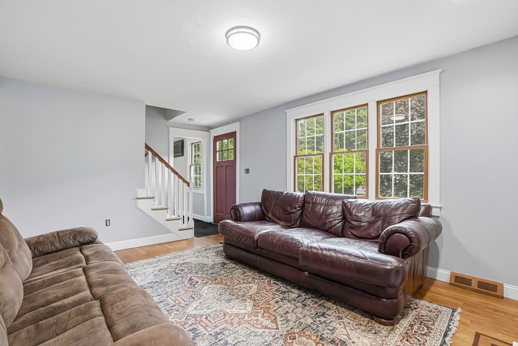 Single Family Residence at 4 Shawkemo Path, Franklin MA 02038, photo 12 of 22