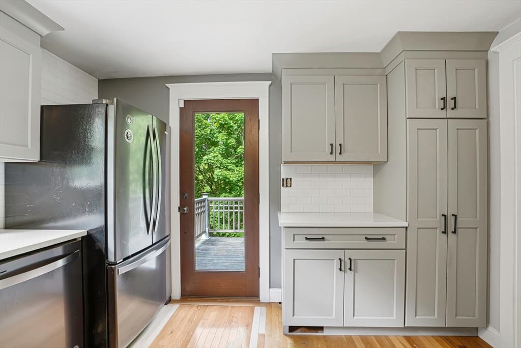 Single Family Residence at 4 Shawkemo Path, Franklin MA 02038, photo 7 of 22