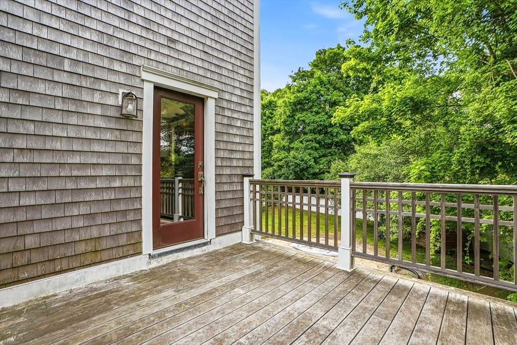 Single Family Residence at 4 Shawkemo Path, Franklin MA 02038, photo 5 of 22