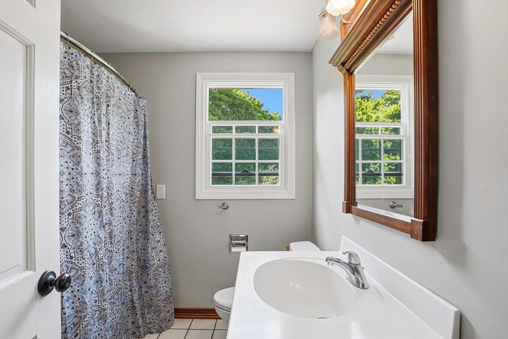 Single Family Residence at 4 Shawkemo Path, Franklin MA 02038, photo 15 of 22