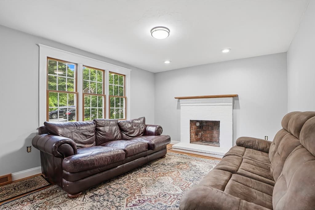 Single Family Residence at 4 Shawkemo Path, Franklin MA 02038, photo 11 of 22