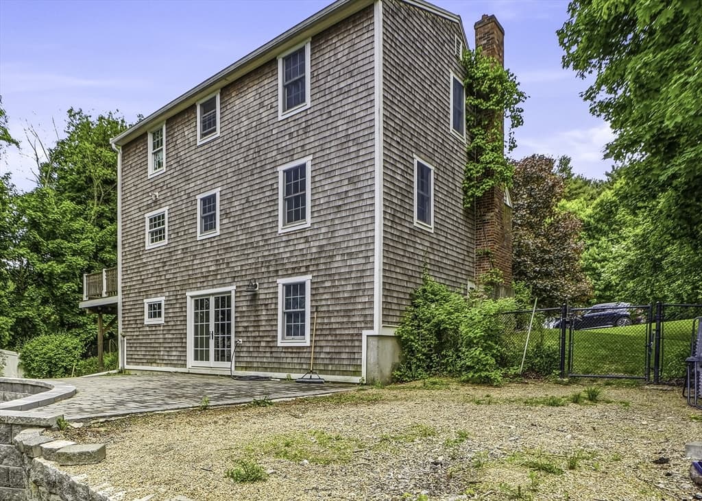 Single Family Residence at 4 Shawkemo Path, Franklin MA 02038, photo 4 of 22