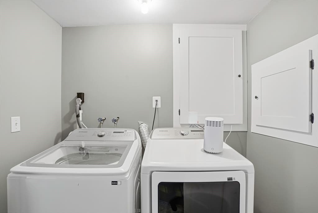 Single Family Residence at 4 Shawkemo Path, Franklin MA 02038, photo 21 of 22