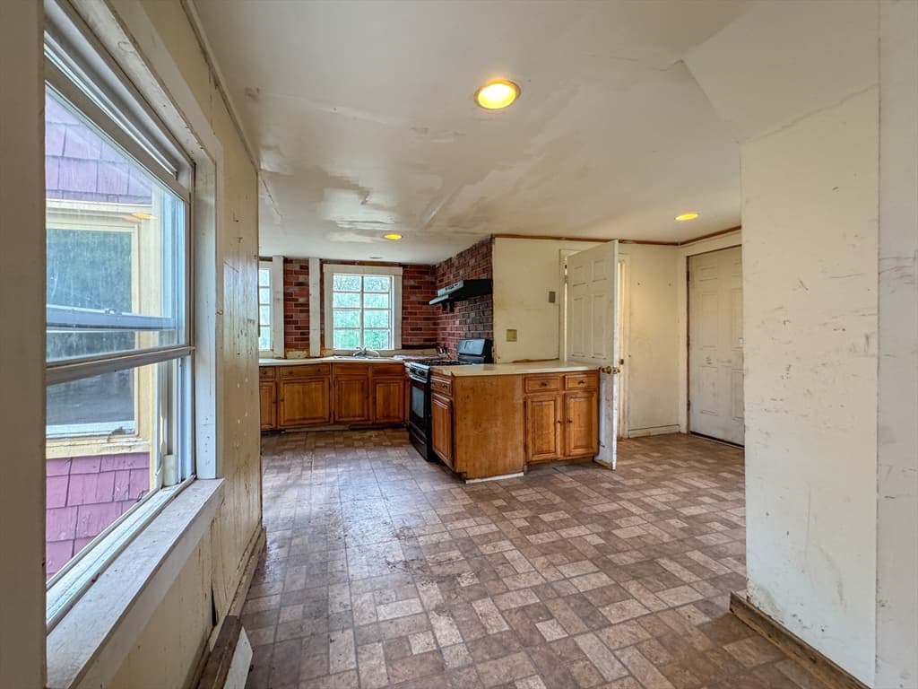 484 S Franklin St, Holbrook MA 02343 photo 7