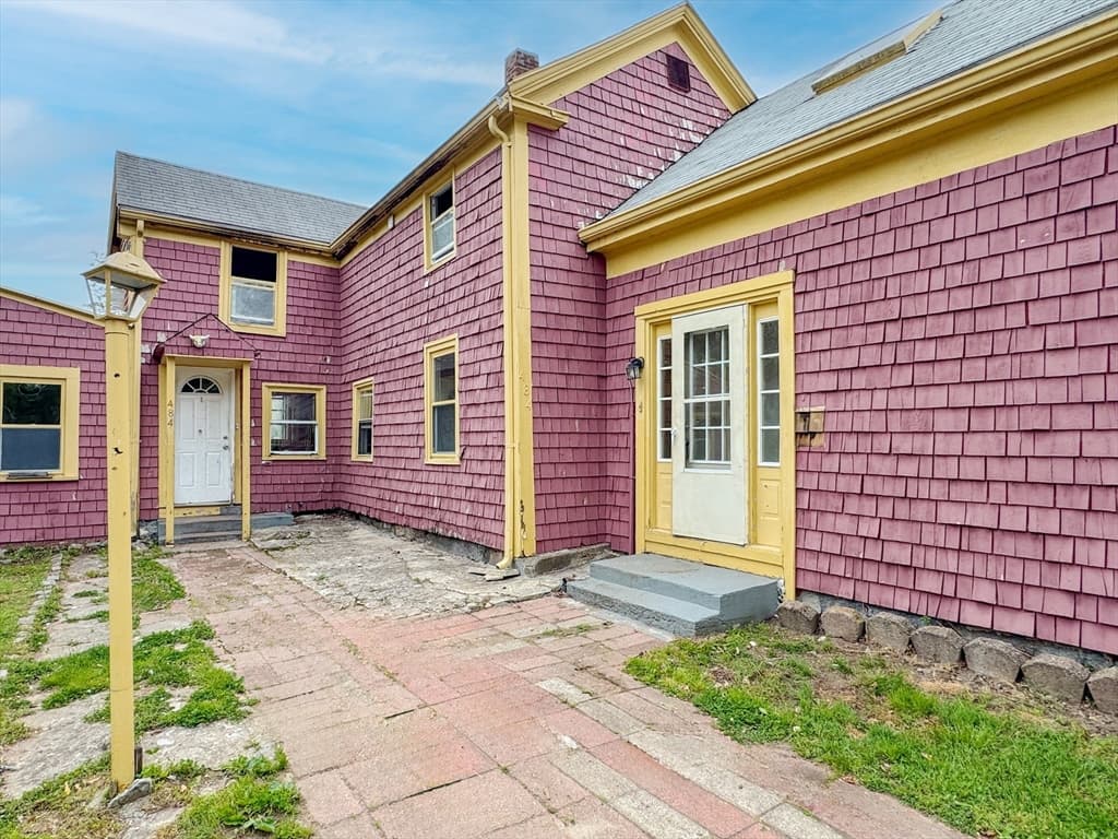 484 S Franklin St, Holbrook MA 02343 photo 3