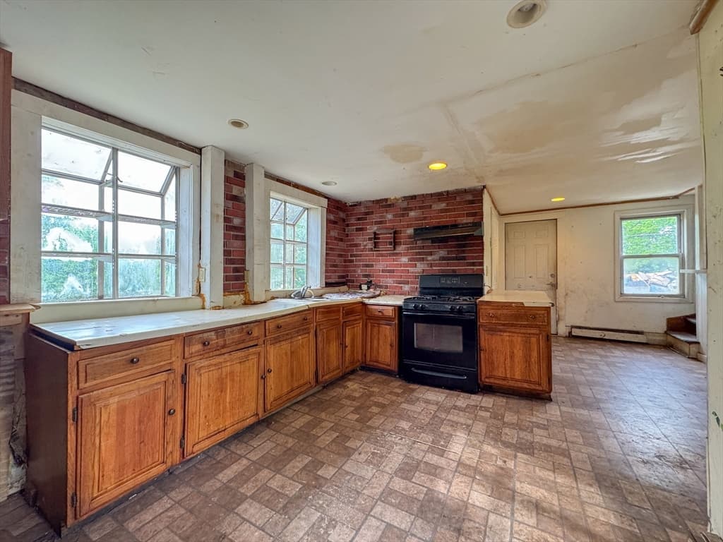 484 S Franklin St, Holbrook MA 02343 photo 8