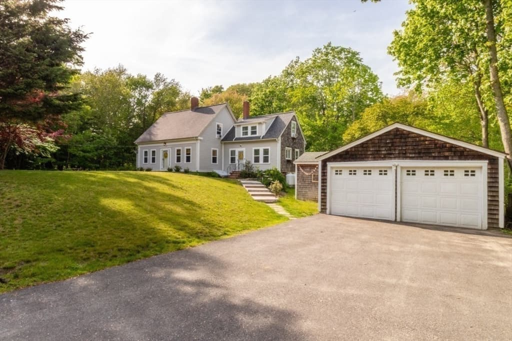 Single Family Residence at 173 S River St, Marshfield MA 02050, photo 3 of 35