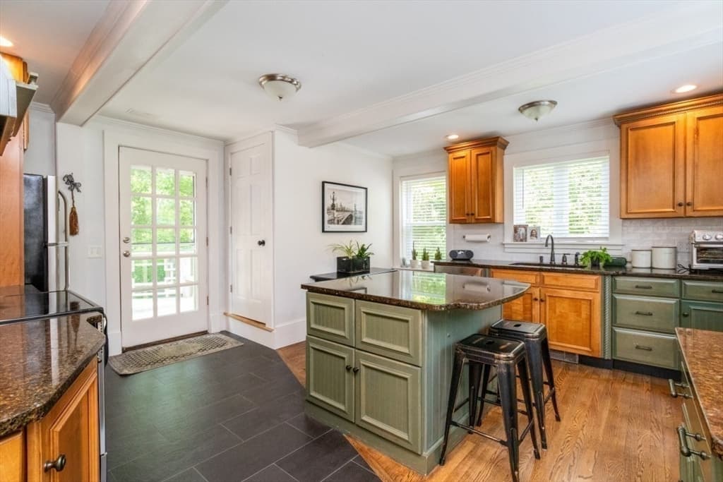 Single Family Residence at 173 S River St, Marshfield MA 02050, photo 5 of 35