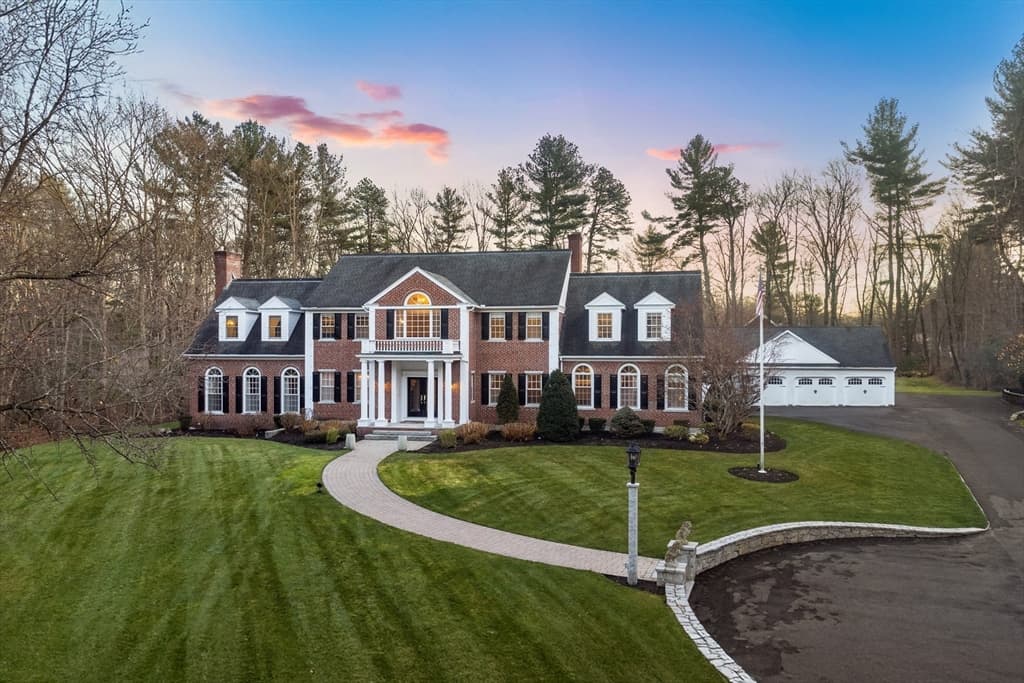 40 Grandview Rd, Chelmsford MA 01824