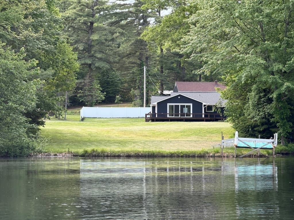 241 Mashapaug Road, Holland MA 01521