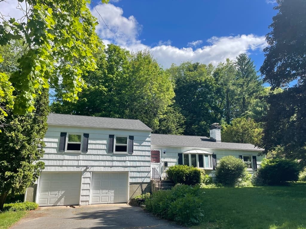 51 Jeffrey Ln, Amherst MA 01002 photo 2