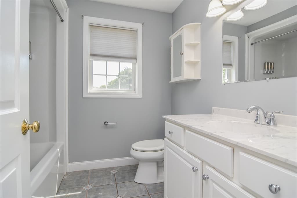 Single Family Residence at 261 Oak St, Methuen MA 01844, Methuen, photo 17 of 34
