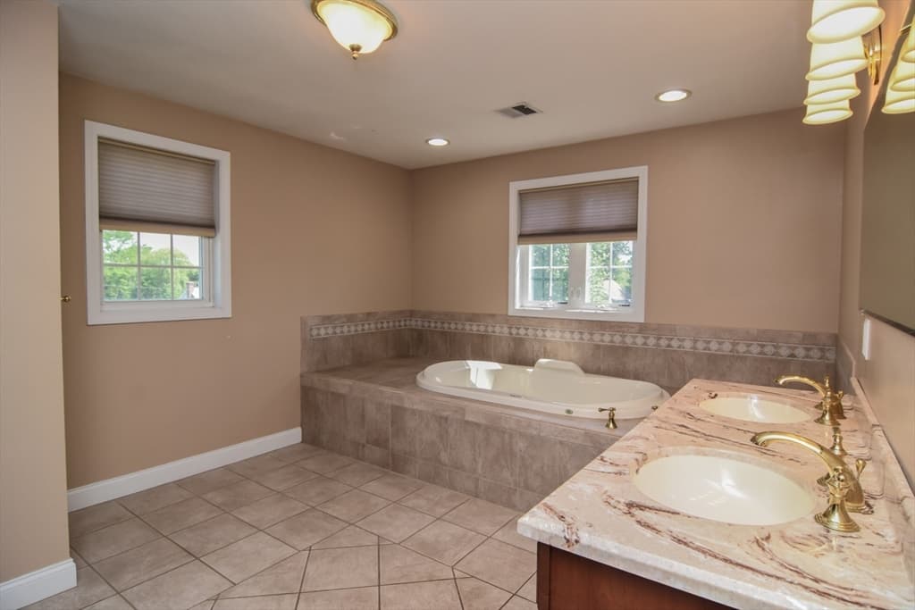 Single Family Residence at 261 Oak St, Methuen MA 01844, Methuen, photo 28 of 34