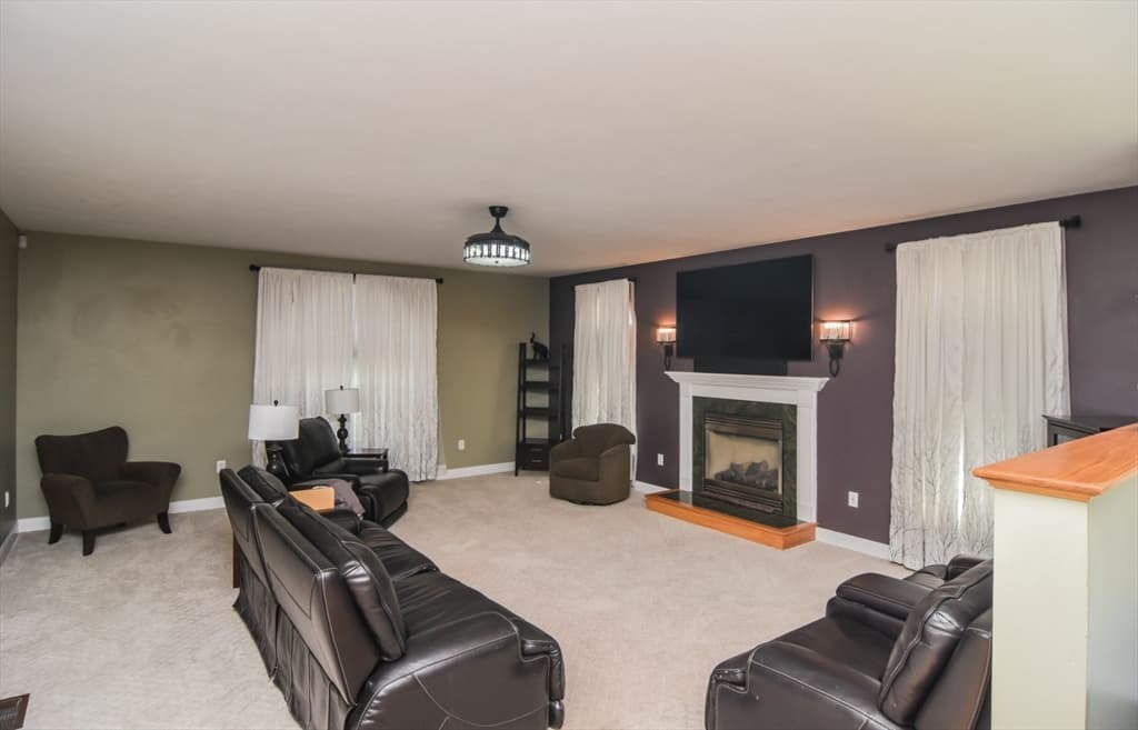 Single Family Residence at 261 Oak St, Methuen MA 01844, Methuen, photo 9 of 34