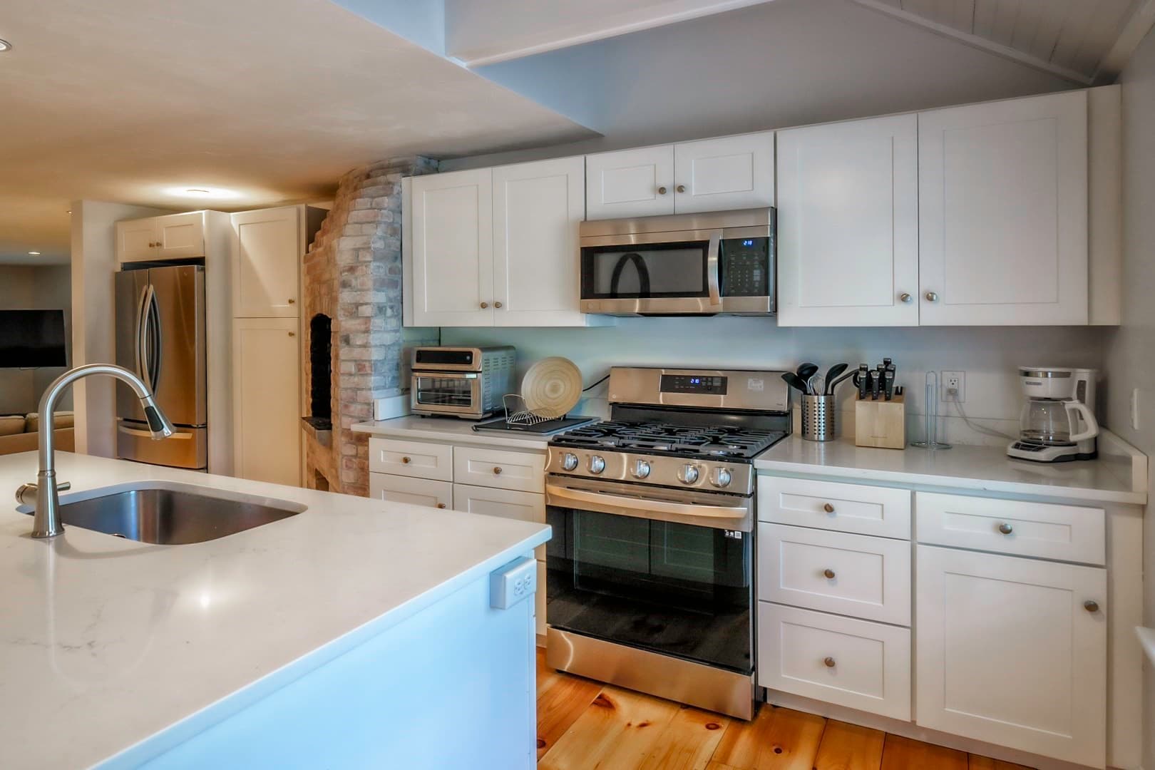 Single Family Residence at 28 Seminole Dr, Yarmouth MA 02675, Yarmouth, photo 5 of 32