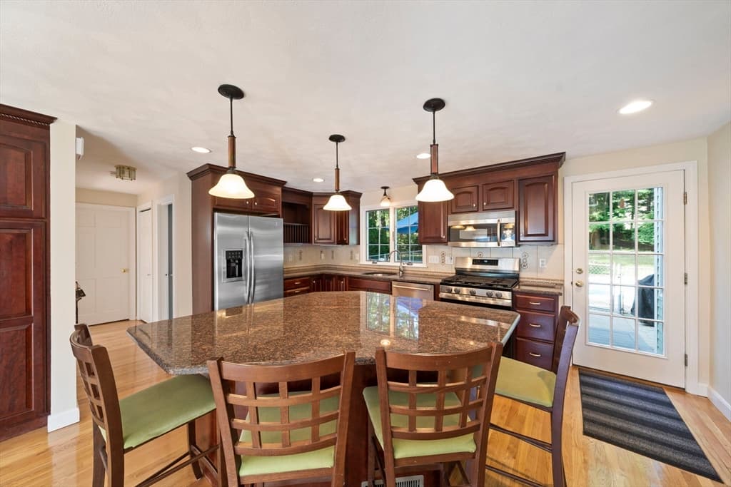 24 Pontiac Road, Walpole MA 02081 photo 5