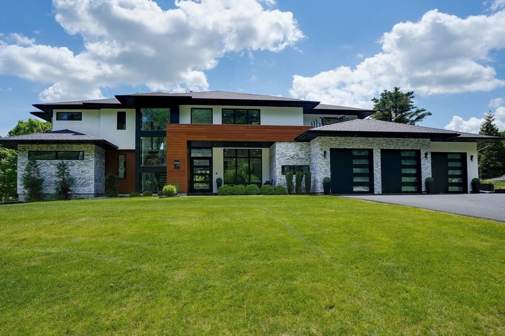 556 Middle Road, Boxborough MA 01719