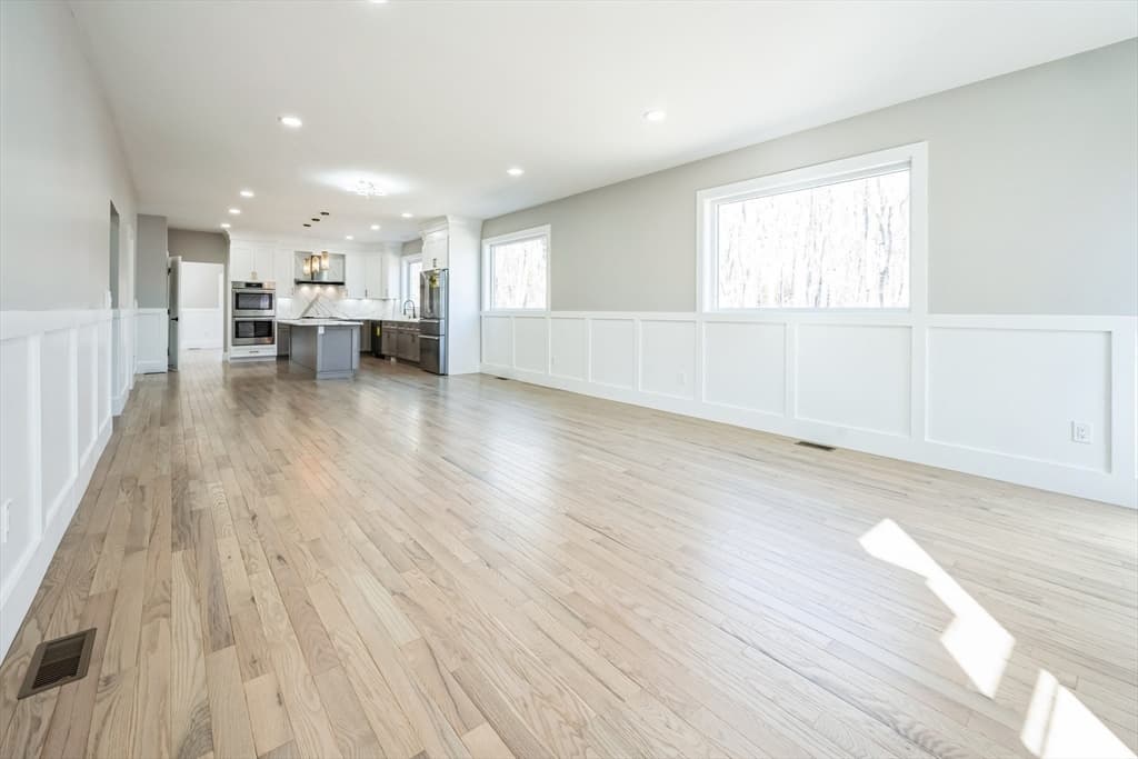 Single Family Residence at 10 Falcon Dr, Shrewsbury MA 01545, photo 6 of 39