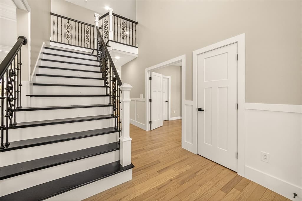 Single Family Residence at 10 Falcon Dr, Shrewsbury MA 01545, photo 16 of 39