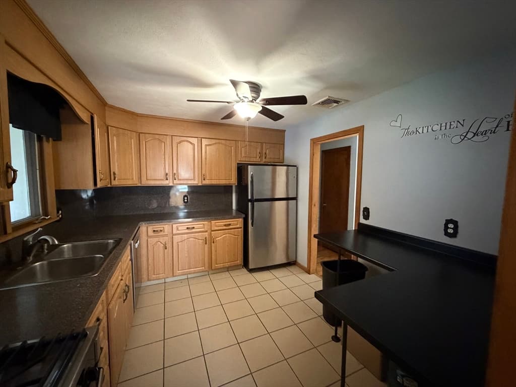 297 Elm St, Somerset MA 02726 photo 9