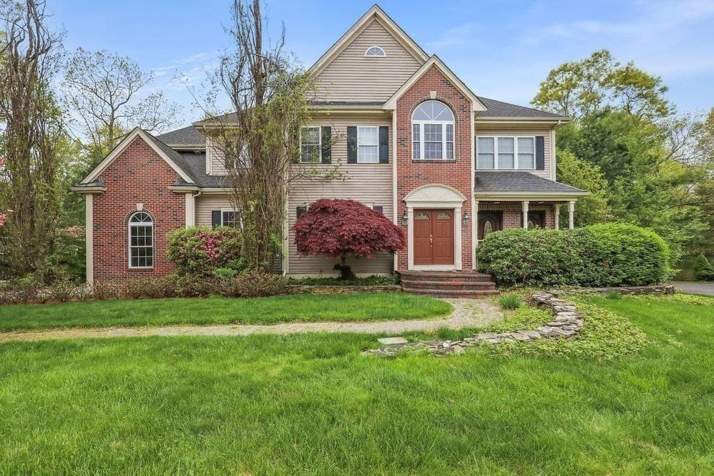 12 Kristen Circle, North Attleboro MA 02760