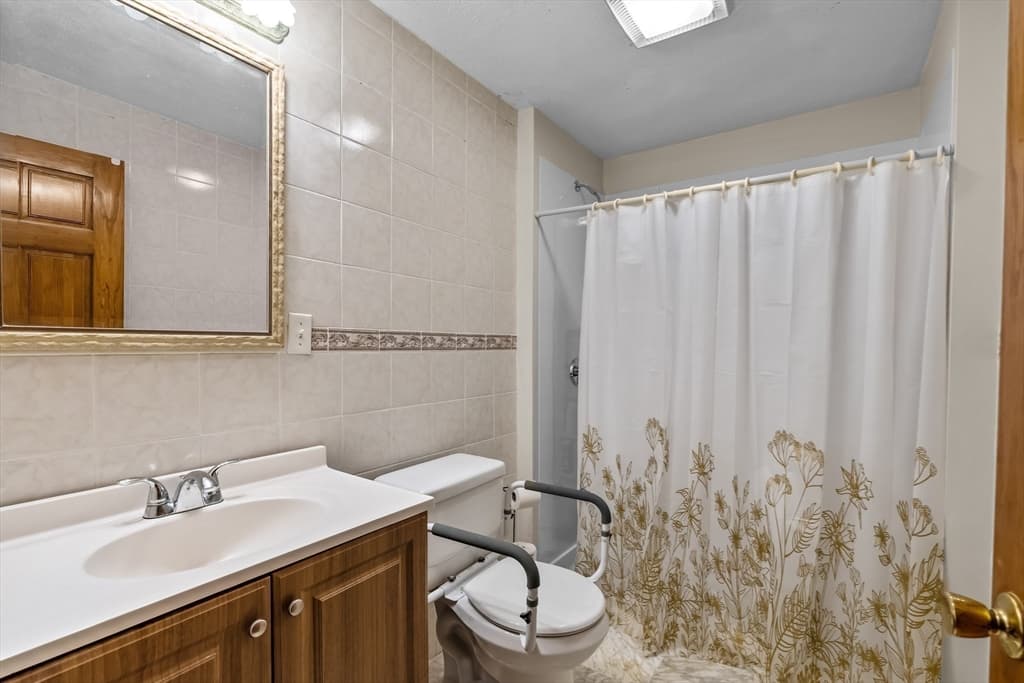 394 Lees River Ave, Somerset MA 02725 photo 32
