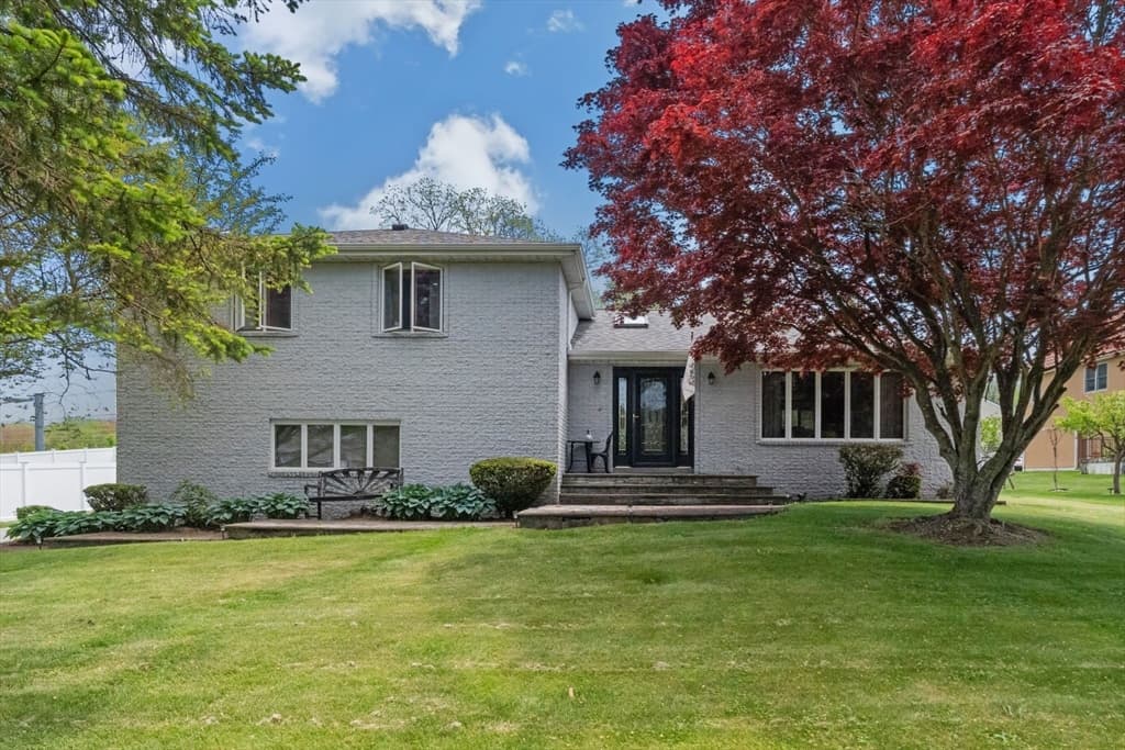 394 Lees River Ave, Somerset MA 02725