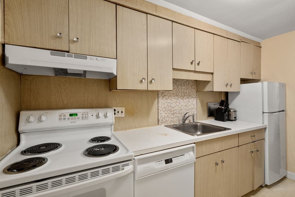 Condominium at 14 Commonwealth Court # 11, Boston MA 02135, photo 5 of 14