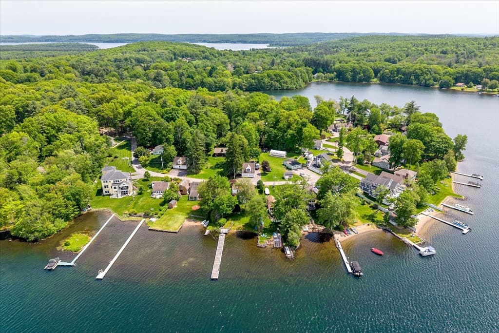 51 Lakeshore Dr, Sterling MA 01564