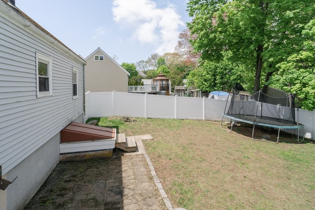 Single Family Residence at 367 Lynnfield St, Peabody MA 01960, Peabody, photo 6 of 11