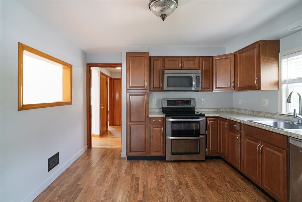 Single Family Residence at 367 Lynnfield St, Peabody MA 01960, Peabody, photo 3 of 11