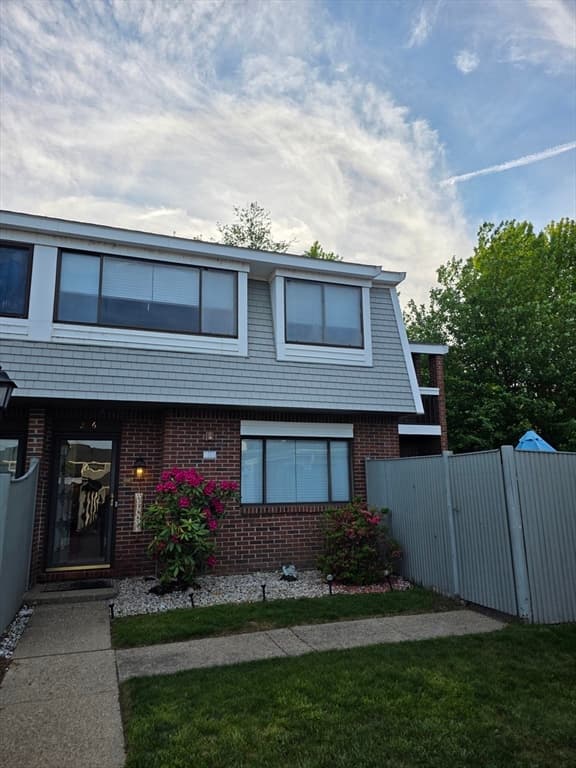 206 Greenbrook Dr # 206, Stoughton MA 02072