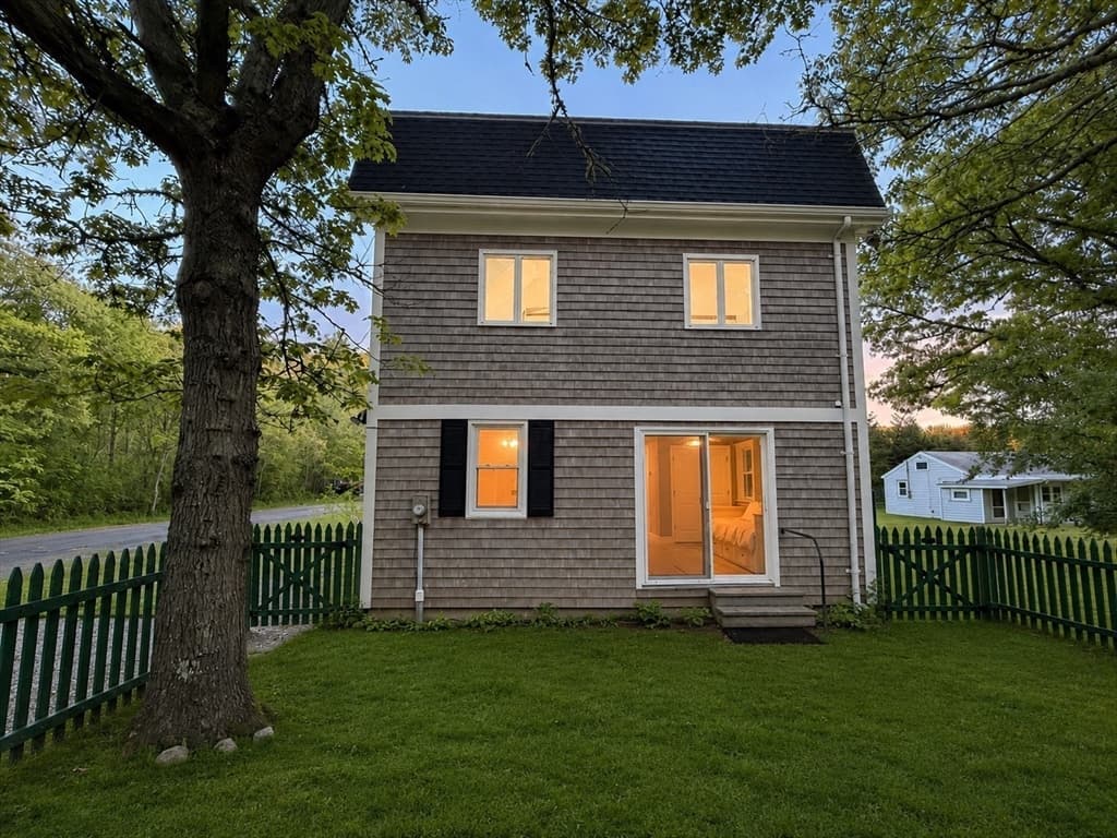 98 Ebony St, Fairhaven MA 02719 photo 3