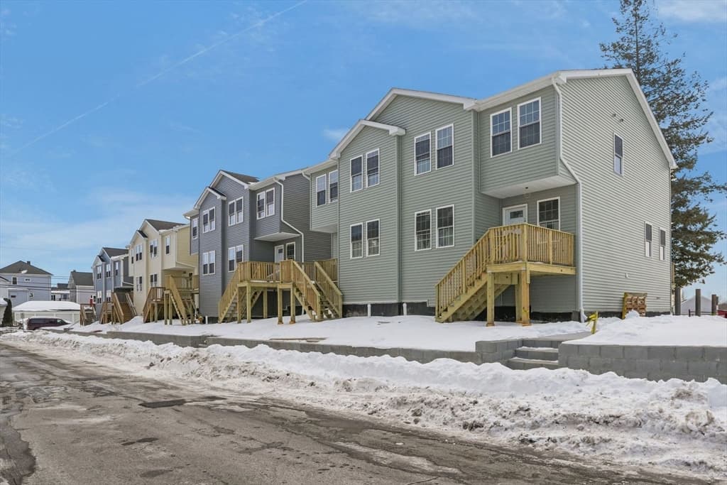 25 Lebanon St # D, Fall River MA 02723 photo 4