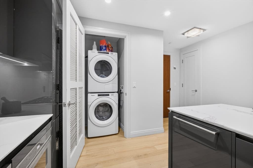 Condominium at 133 Seaport Blvd # 1517, Boston MA 02210, photo 27 of 34