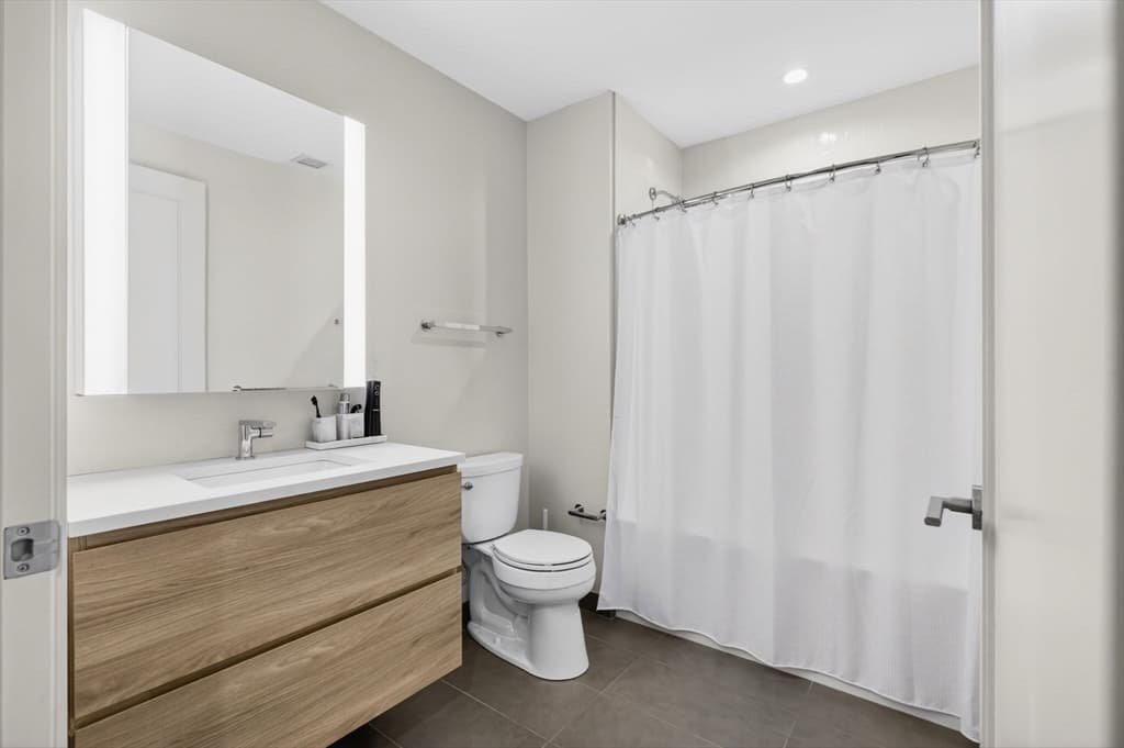Condominium at 133 Seaport Blvd # 1517, Boston MA 02210, photo 13 of 34